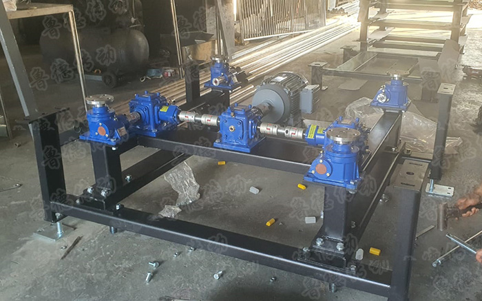 <strong>蝸輪絲杆升降機</strong>平台