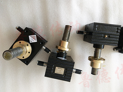 <strong>蝸輪絲杆升降機</strong>