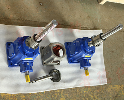 齒輪<strong>絲杆升降機（jī）</strong>